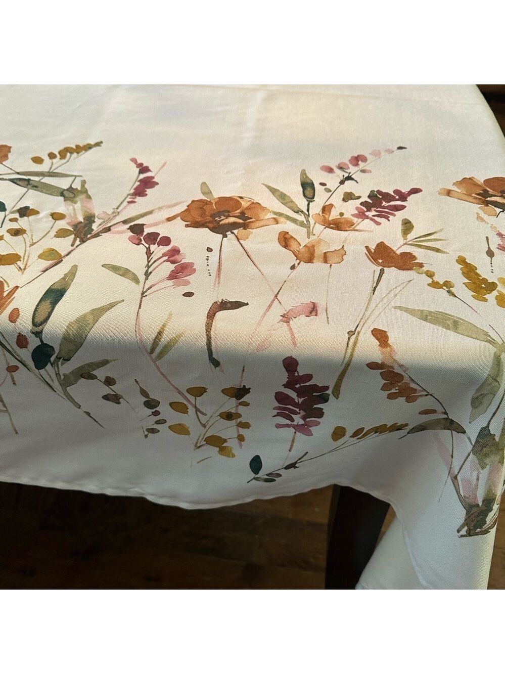 Floral Tablecloth with Earthy Tones - Picture 3 of 4